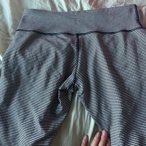 Lululemon capri length 28” waist leggings (plaid) Wunder Under Crop II Roll Down